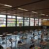 Die Abiturienten des Hochrhein-Gymnasiums legen ihre Prüfungen in der dazugehörenden Sporthalle ab. Mit großzügigen Abständen und Masken ...