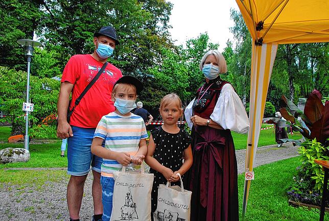 Die fünfjährige Veta aus Waldshut feiert am Chilbisonntag ihren Geburtstag. Da kommt der Chilbibeutel der Vereinigung Alt-Waldshut als ...