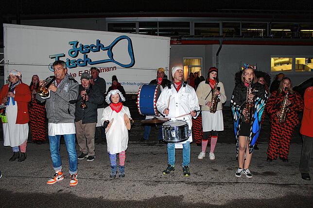Bild 2: Hemdglonkerumzug- und Ball in Hochemmingen