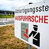 Auf einem Schild an der deutsch-schweizerischen Grenze bei Konstanz steht: &bdquo;Abfertigungstelle Ausfuhrschein&ldquo;. Eine App soll ...