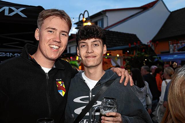 Bild 25: Das Dingelsdorfer Herbstfest 2025 ist eröffnet: So wird am ersten Abend gefeiert