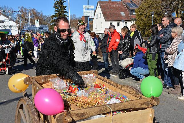 Bild 45: Bilder vom Narrentreffen der Urviecher-Zunft Bad Dürrheim: Großer Festumzug (1)