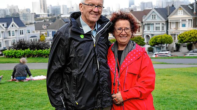 Winfried Kretschmann (Bündnis 90/Die Grünen), Ministerpräsident von Baden-Württemberg, und seine Frau Gerlinde. Sie ist nun an ...
