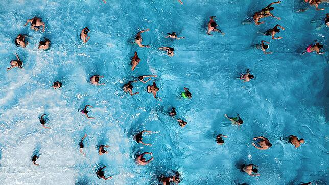 Schwimmbäder schließen, um Energie zu sparen? Das findet laut BaWü-Check unter den Baden-Württembergern nur wenig Unterstützer.
