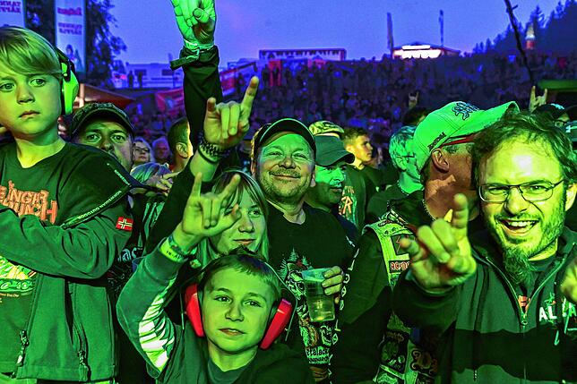 Bild 3: Bilder vom Metalacker: &bdquo;Rage&ldquo; versetzt die Fans der härteren Musik-Gangart in Begeisterung