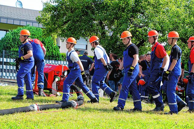 110 Jugendfeuerwehrler aus dem Kreisgebiet und eine Gruppe aus Dettingen (Konstanz) waren bei den Wettkämpfen in Berau dabei.