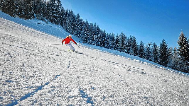 Leere Pisten beim Skifahren, weil es sich nur noch wenige leisten können? Die steigenden Preise in den Skigebieten stellen für viele ...