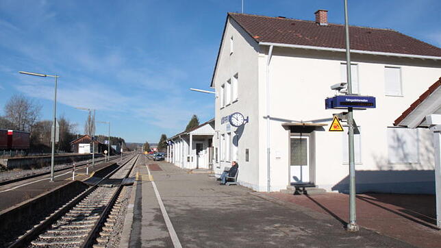 Ab 1. Mai bis 31. Oktober 2019 wird kein Zug mehr in den Löffinger Banhof einfahren. Während der Ausbauarbeiten der Höllentalbahn wird ...