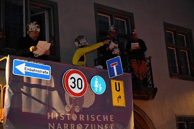 Bild 15: Fasnet Villingen: Die Narren holen sich ihren Rathausschlüssel vom OB