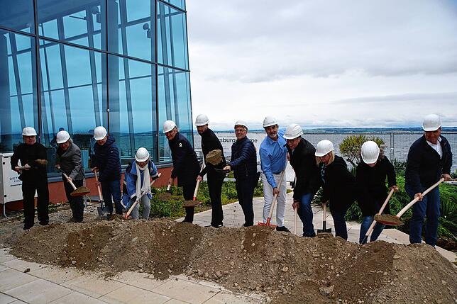 8. April 2024: Spatenstich in der Meersburg Therme. Die Sanierungsarbeiten dauern voraussichtlich ein Jahr an.