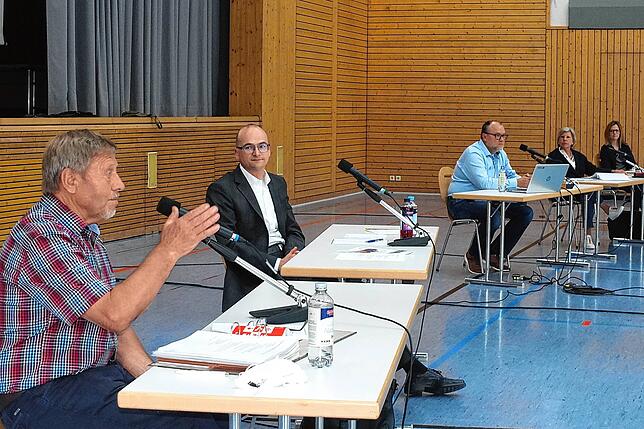 Über die Ergebnisse der Befragungen und Gesprächsrunden zum Thema Älter werden in Niedereschach informierten nun Heinz Haller, ...