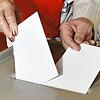 Zwei Stimmen gehen in die Wahlurne. Am Sonntag, 30. Juni, haben die Hüfinger dazu wieder die Möglichkeit (Symbolbild). Sie wählen dann ...