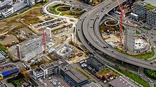 Rund um die Schänzebrücke wird aktuell gebaut: Rechts im Bild das Asisi-Panorama und links das neue Parkhaus Europaquartier, das ...