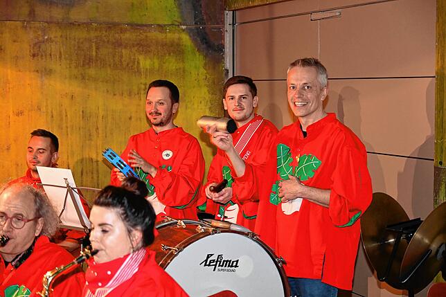 Bild 13: Bildergalerie: In Lauchringen begeistert der Narrenverein Räbenheim mit vielseitigem Bühnenprogramm