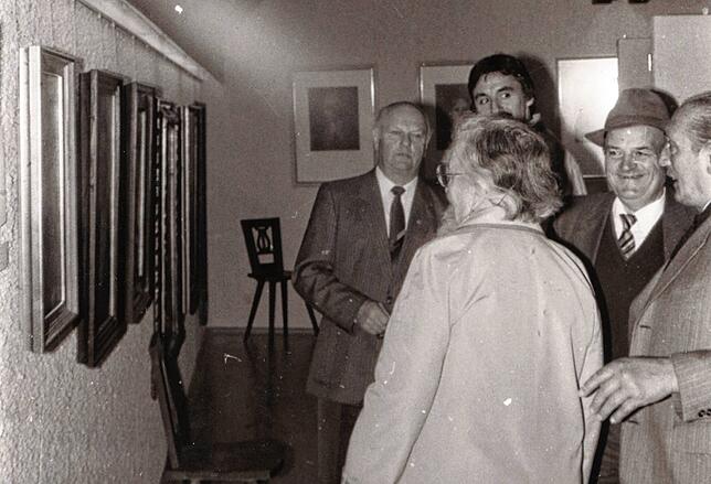 1988 Beim Tag der offenen Tür am 30. Oktober bestaunen die Besucher des neuen Museums die Gemäldegalerie im Dachgeschoss der Widerkehre.