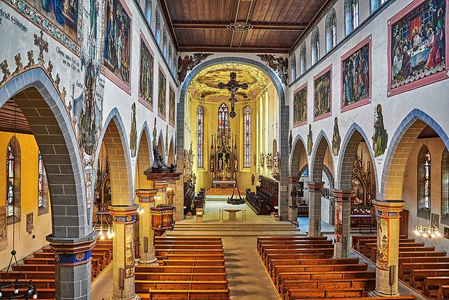 Rückzugsorte in der Stadt sind auch die Kirchen. St. Stephan wie hier im Bild, das Münster und die Dreifaltigkeitskirche sind tagsüber ...