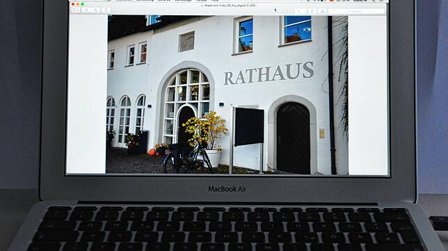 Die digitalen Dienste des Rathauses werden Schritt für Schritt ausgebaut. Analoge Serviceleistungen wird es aber auch weiterhin geben.