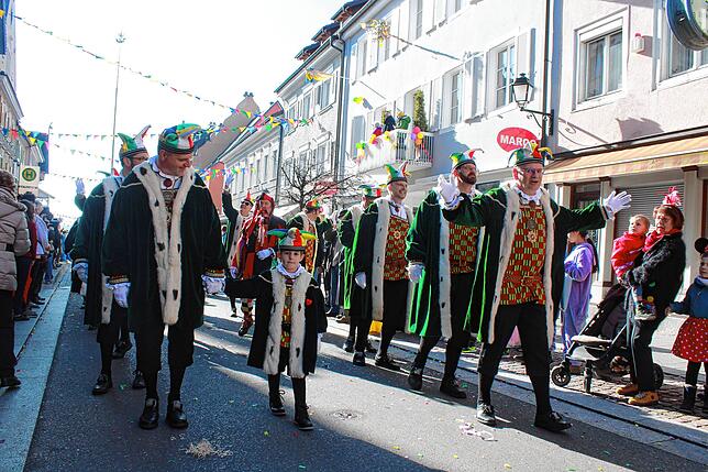 Bild 12: Die schönsten Bilder vom Kinderumzug und Kindernarrenbaumstellen am Fastnachtsdienstag