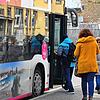 Wie sollen sich die Radolfzeller künftig in ihrer Stadt bewegen? Zu Fuß oder wie hier mit dem Bus? Die Stadtverwaltung möchte die ...