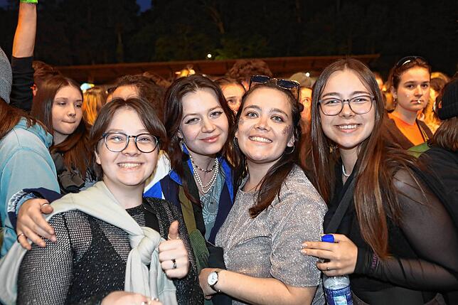 Bild 21: Am ersten Abend tanzen tausende Fans vor den Campus-Festival-Bühnen