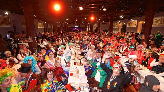 Tolle Stimmung: Endlich wieder Fernsehfasnacht aus dem voll besetzten Saal des Konstanzer Konzils. Die knapp 600 Gäste dort haben den ...