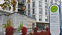Nächster Halt Altersheim. Die Bevölkerung wird immer älter und wird Pflegeplätze brauchen. Doch es gibt zu wenig Pflegefachkräfte.