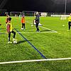 Bei der &bdquo;Arbeit&ldquo;: Trainer Marc Kaltenbacher vom FC Hochrhein hat beim Training gute Erfahrungen mit der Reform des ...