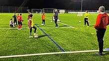 Bei der &bdquo;Arbeit&ldquo;: Trainer Marc Kaltenbacher vom FC Hochrhein hat beim Training gute Erfahrungen mit der Reform des ...