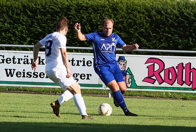 Bild 20: FC Erzingen müht sich in der Verlängerung zum 3:2-Pokalsieg beim Lokalrivalen FC Geißlingen &ndash; und wir haben Bilder!