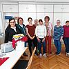 Offen und entgegenkommend nimmt das Vesperkirchen-Team die SÜDKURIER-Mitarbeiterin Sandra Häusler als Aushilfe in ihren Reihen auf. ...