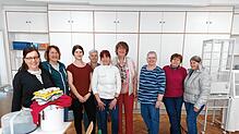 Offen und entgegenkommend nimmt das Vesperkirchen-Team die SÜDKURIER-Mitarbeiterin Sandra Häusler als Aushilfe in ihren Reihen auf. ...