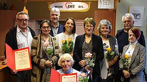 Die Geehrten der Arbeiterwohlfahrt. Von links Wolfgang Schmied, Daniela Schiller, Michael Thater, Nadine Waschniewski, Erna Lörracher ...