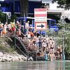 Ab ins Wasser: Das nächste Zweibrückenschwimmen findet bei guten Wetter- und Wasserverhältnissen am Samstag, 11. August, statt. Bild: Archiv