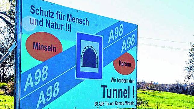Schon 2016 forderte die Bürgerinitiative für den Abschnitt 5 der A98 im Bereich Karsau-Minseln eine Tunnelvariante und machte mit diesem ...