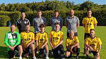 Zuwachs: Der SV Schwörstadt freut sich über neue Spieler. Hinten von links: Alexander Burkart (Vorstand Sport), Ralf Stobbe (Betreuer), ...