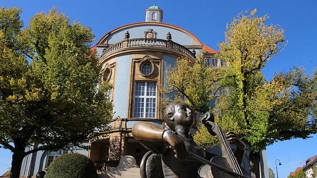 Die Harmonie im Donaueschinger Rathaus ist derzeit gestört, nachdem ein Mitarbeiter per Kamera Kolleginnen auf der Toilette gefilmt hat. ...
