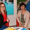 Auch wenn gerade wenig gebucht wird: Im Sessel sitzen können Laura Winterhalter und Simone Keller im Reisebüro Donaueschinger Reisewelt ...