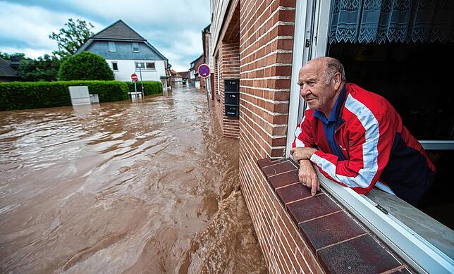 Fenster sind bei Hochwasser oft die Schwachpunkte, besonders im Keller. Wessen Fenster erhöht liegen oder speziell geschützt sind, kann ...