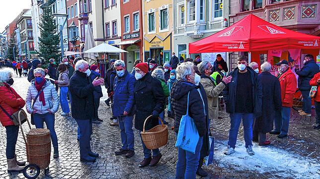 Auf dem Villinger Marktplatz lud eine aus verschiedenen Organisationen formierte Initiative zu einer Informationsveranstaltung, um damit ...