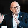 Verkehrsminister Winfried Hermann (Grüne) sagt, er setzt sich für den Bahnausbau ein. Zudem wünscht er sich eine verstärkte Kooperation ...