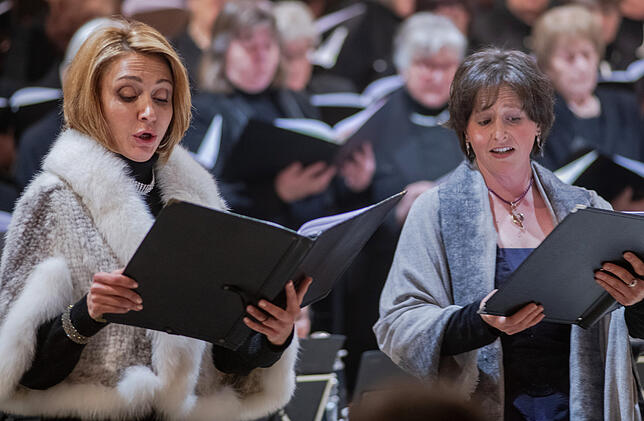 Setzten einen Glanzpunkt beim Weihnachtskonzert: Irina Guide mit ihrer Alt-Stimme (links) und Sopranistin Stephanie Simon.