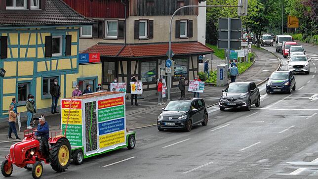 Anfang Juni hatten die Südumfahrungsbefürworter zu einem Traktorkorso in der B-33-Ortsdurchfahrt aufgerufen. Mit dem zweistündigen ...