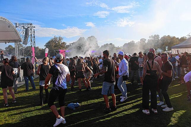 Bild 6: Konstanz: Elektro-Festival am See: Tausende singen, tanzen und feiern auf dem Gute-Zeit-Festival