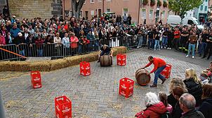 Bild : Hier sind die besten Bilder vom Bierfassrollen in Bräunlingen