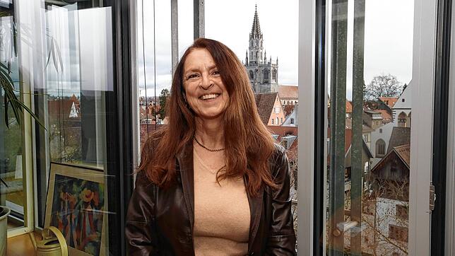 Von ihrem Büro aus hat Klara Trummer, Leiterin des Bauverwaltungsamtes Konstanz, die Altstadt und damit auch die erfolgten Projekte im ...