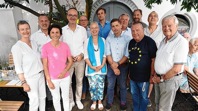 Bei der Geburtstagsfeier der Freien Wähler Konstanz zum 70-jährigen Bestehen (von links): Stadträtin Susanne Heiß, Bürgermeister Andreas ...