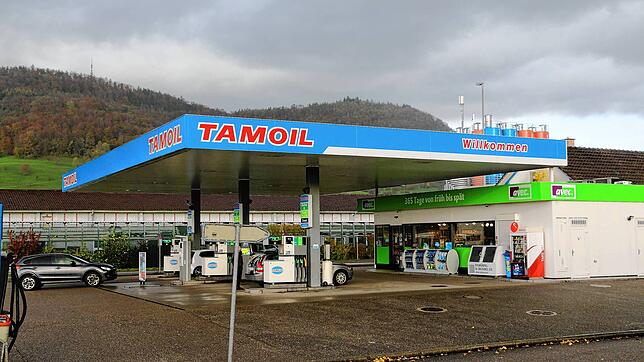 Der Tankstellenshop bei der Tamoil-Tankstelle an der Hauptstrasse in Frick wurde im November 2019 von zwei Männern ausgeraubt.