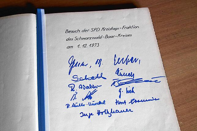 Erster Eintrag im zweiten Goldenen Buch.