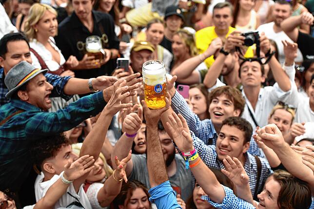 Bild 14: „O‘zapft is“ – 190. Münchner Oktoberfest gestartet