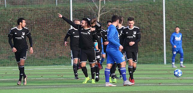 Bild 3: Tabellenführer SV 08 Laufenburg siegt 5:2 beim Verfolger FC Erzingen und wir haben die Bilder